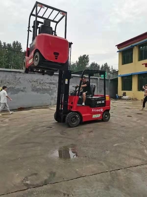 1.5 tonnes de chariot élévateur électrique pour la manutention de matériaux lourds et sûrs