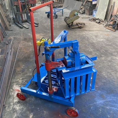 45s Cycle de moulage Petite machine mobile de fabrication de briques pour travaux de construction en bon état