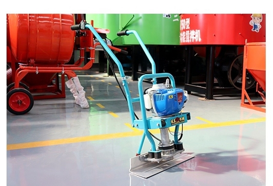 Vibration de la puissance du béton à vis avec réservoir de carburant de 3,6 litres et pompe hydraulique personnalisée