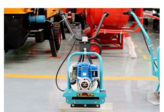 Vibration de la puissance du béton à vis avec réservoir de carburant de 3,6 litres et pompe hydraulique personnalisée