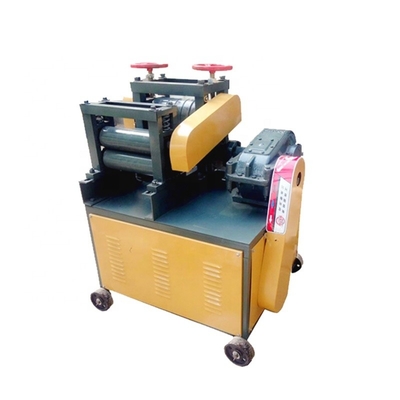 Détirer efficacement les barres de diamètre de 4-25 mm avec cette machine de redressement de barres d'acier