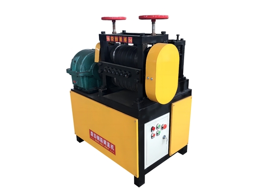 Détirer efficacement les barres de diamètre de 4-25 mm avec cette machine de redressement de barres d'acier