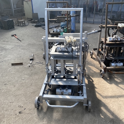 2500 pièces / 8 heures Machine de fabrication de briques solides à base de sable volant industriel pour les entreprises domestiques
