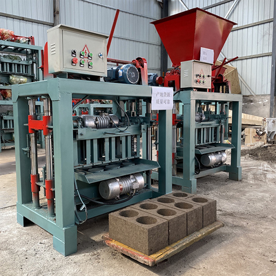 Machine de fabrication de briques en plastique recyclé avec une taille de brique de 200*200*60 mm et une vibration de 75KN