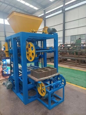 Machine automatique de fabrication de briques à haut rendement avec une capacité de production de 4480 pièces/8 heures