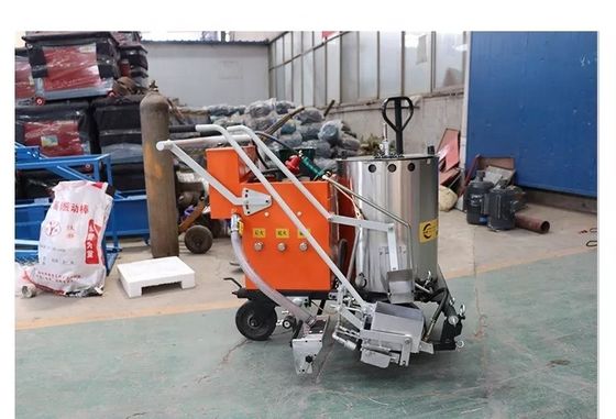Machine de marquage routier propulsée pour les lignes de circulation et les lignes de stationnement