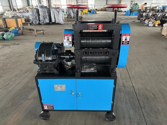 Machine de redressement et de découpe de barres d'acier en ferraille de 10-25 mm pour applications industrielles