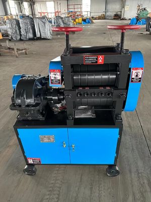 Machine de redressement et de découpe de barres d'acier en ferraille de 10-25 mm pour applications industrielles