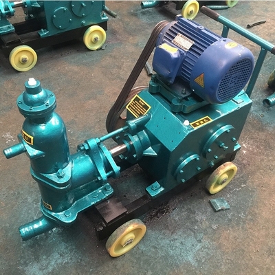 Machine de pulvérisation de matériaux ignifuges à rayon de rotation court pour une ignifugation efficace