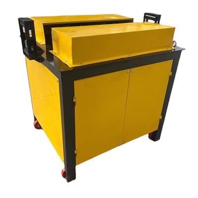 Machine électrique pour éliminer la rouille des barres d'acier pour les besoins de rénovation et de rénovation des déchets