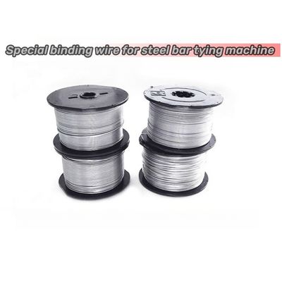 Le client a besoin d'une machine de fixation de barres de rebar avec une tension de 12 V et 2 rouleaux de fils de fixation