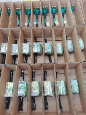 Des outils pneumatiques percussifs puissants entraînés par un compresseur d'air portable pour la construction