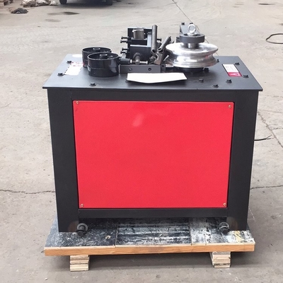 Max. 180 degrés d'angle CNC Square Tube Bender avec vitesse de flexion rapide et puissance hydraulique