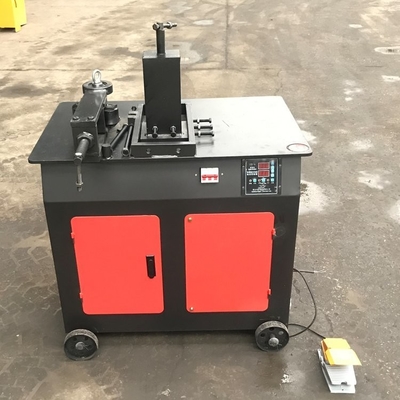 Max. 180 degrés d'angle CNC Square Tube Bender avec vitesse de flexion rapide et puissance hydraulique